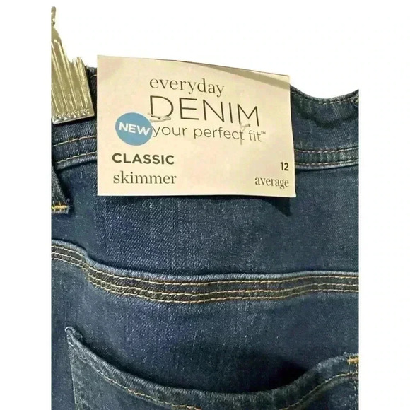 Christopher & Banks Classic Skimmer Capris in Size 12 Ave.  NWT - Picture 6 of 11